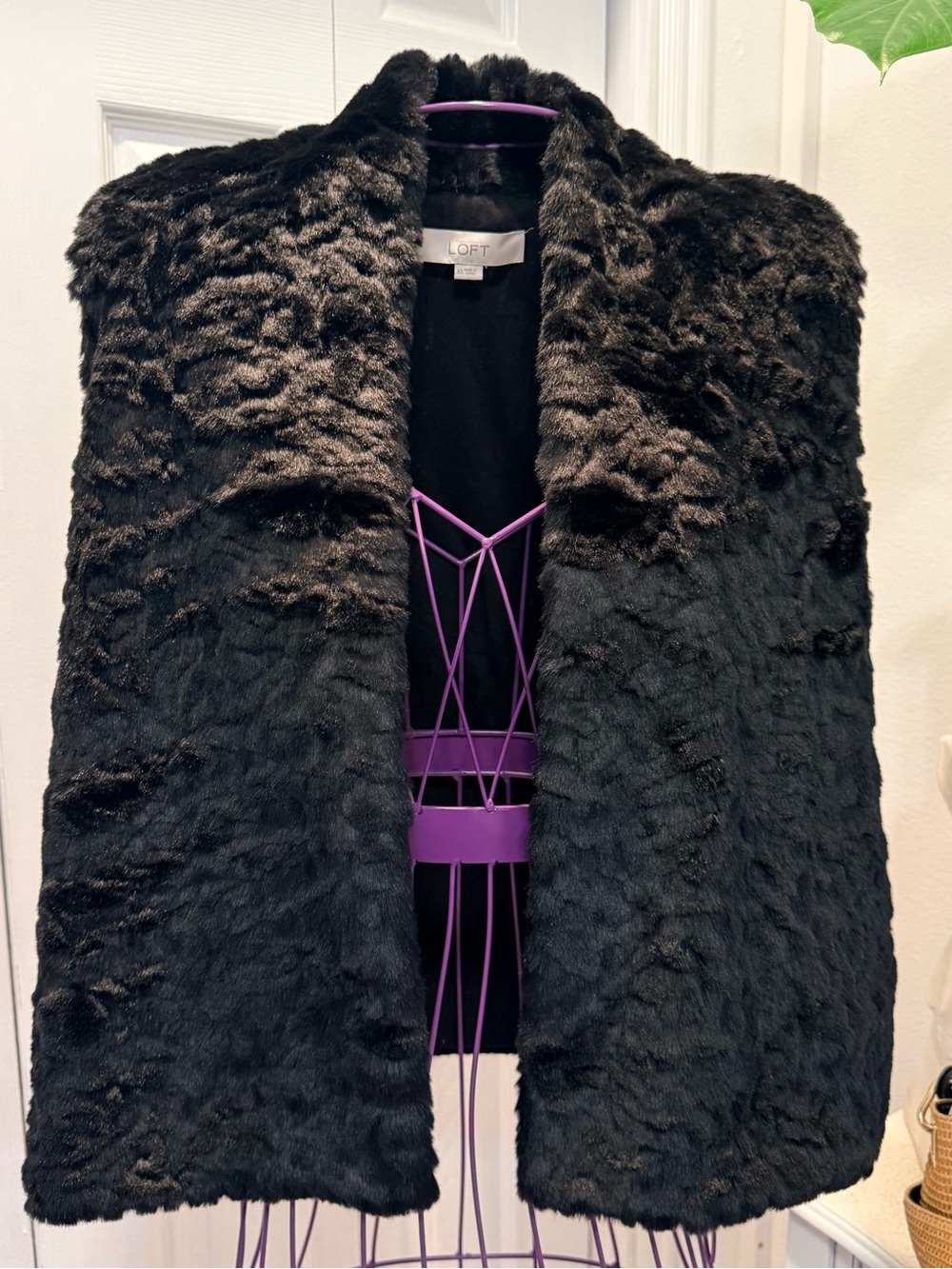 LOFT Black Faux Fur Open-Front Vest